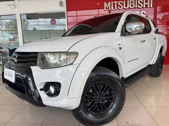 MITSUBISHI L200 TRITON 3.5 HPE 4X4 CD V6 24V FLEX 4P AUTOMÁTICO